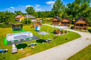 Osada Widok na Góry - domki do wynajęcia - basen