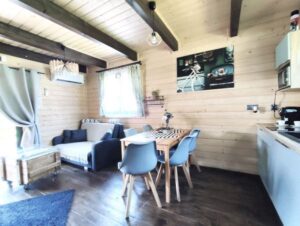 Osada Widok na Góry - domki do wynajęcia - jadalnia